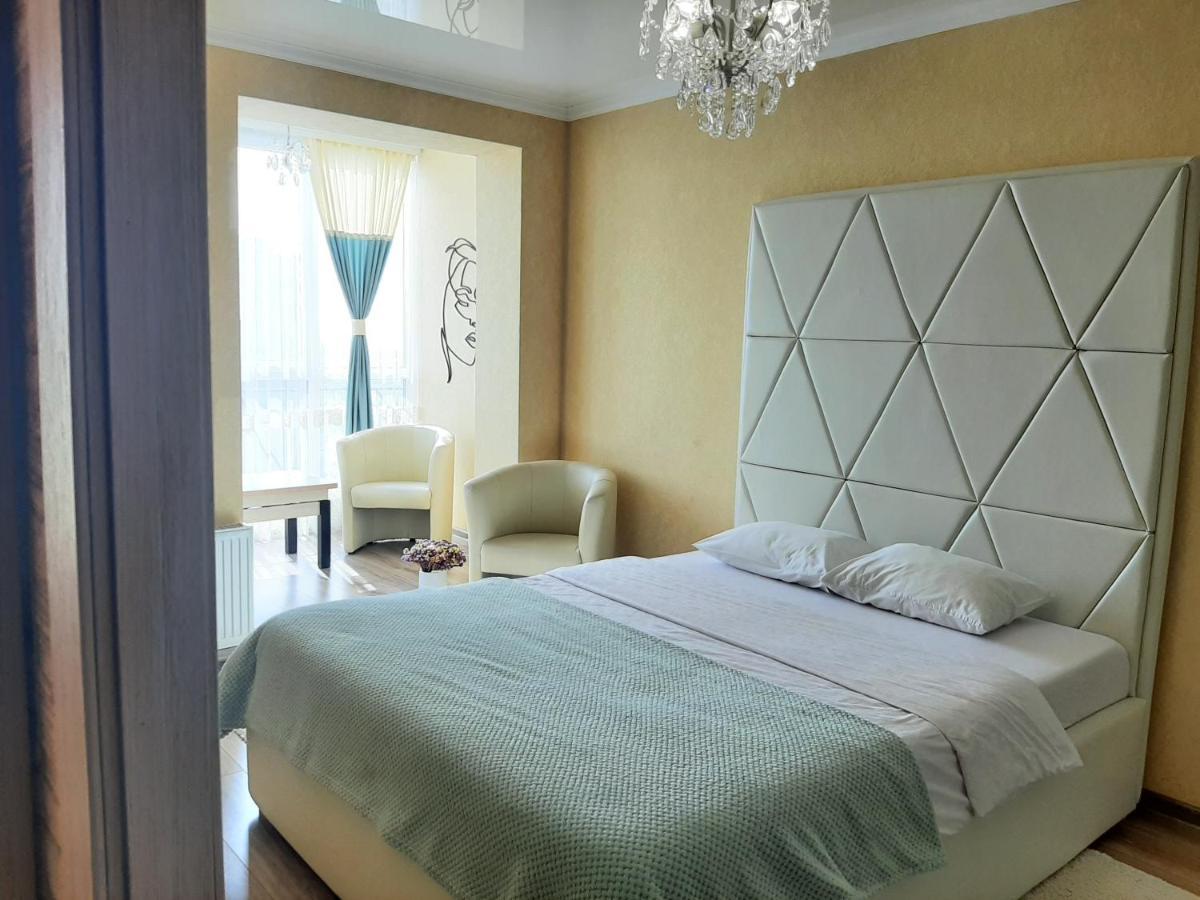 Vip Apartments Lutsʼk Eksteriør billede