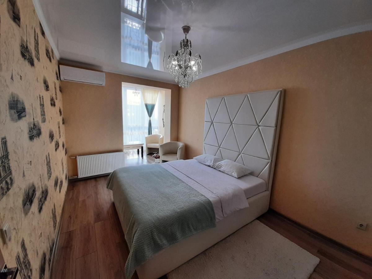 Vip Apartments Lutsʼk Eksteriør billede