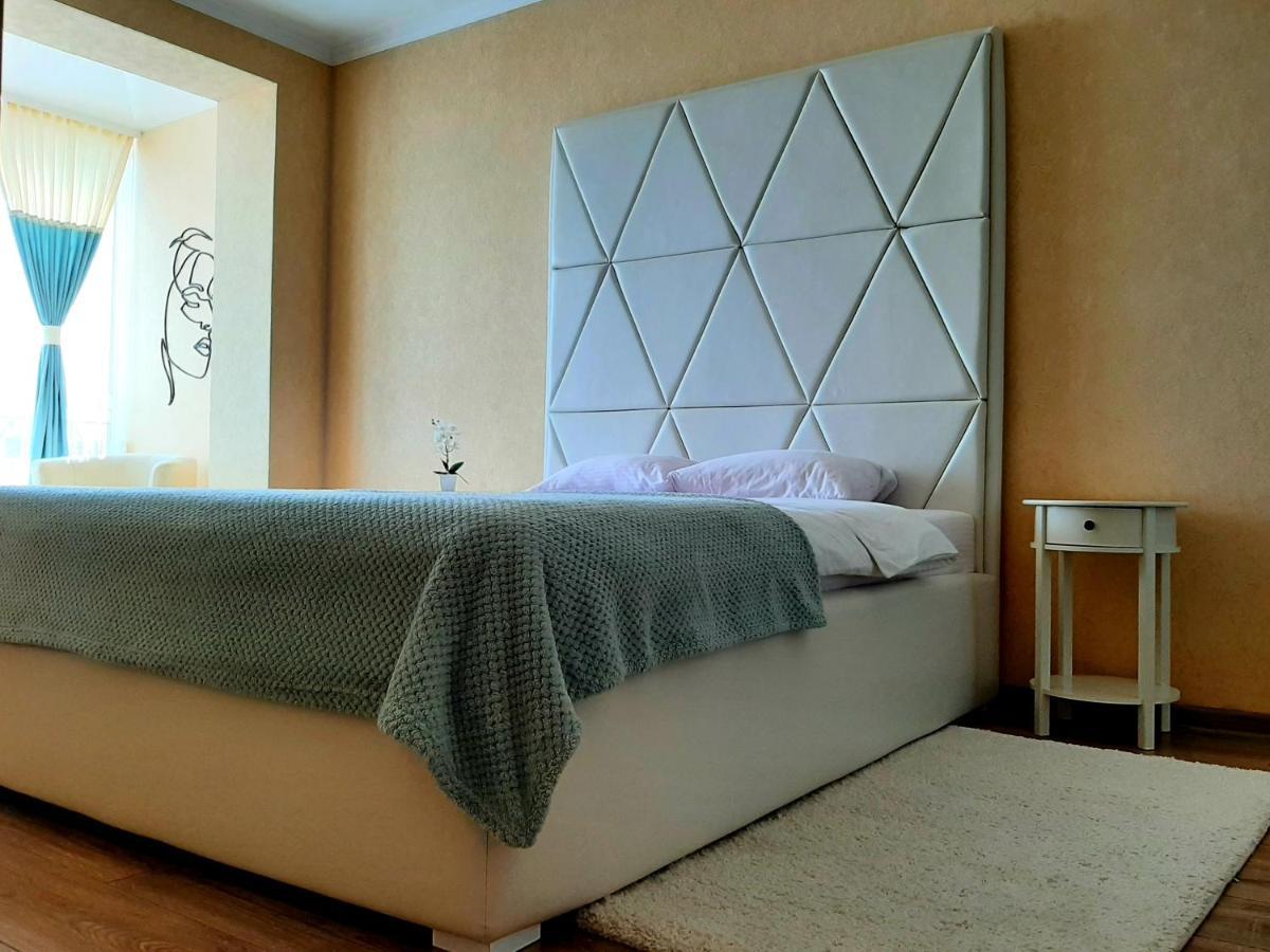 Vip Apartments Lutsʼk Eksteriør billede